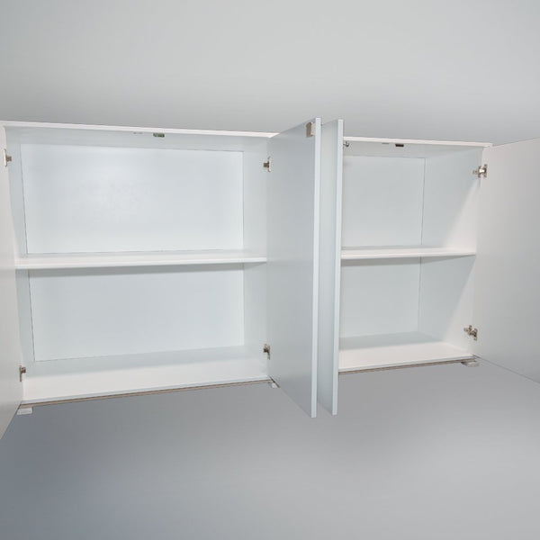 Display cabinet for retail outlets